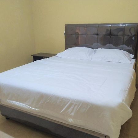 Hotel Pekalongan Syariah Mitra Reddoorz Exterior foto