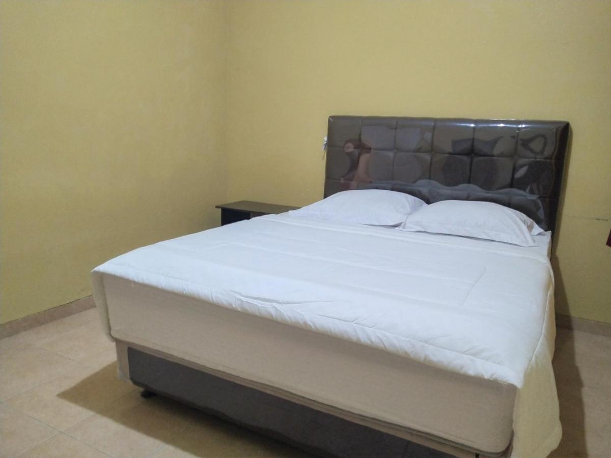 Hotel Pekalongan Syariah Mitra Reddoorz Exterior foto