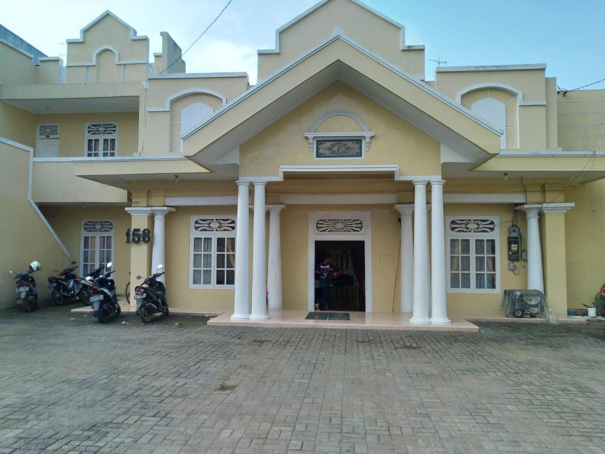 Hotel Pekalongan Syariah Mitra Reddoorz Exterior foto