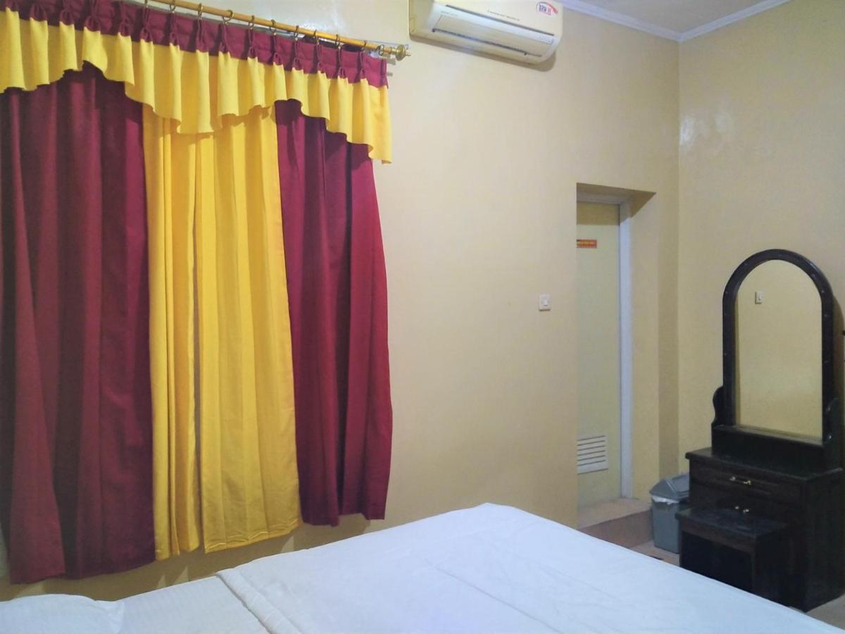 Hotel Pekalongan Syariah Mitra Reddoorz Exterior foto