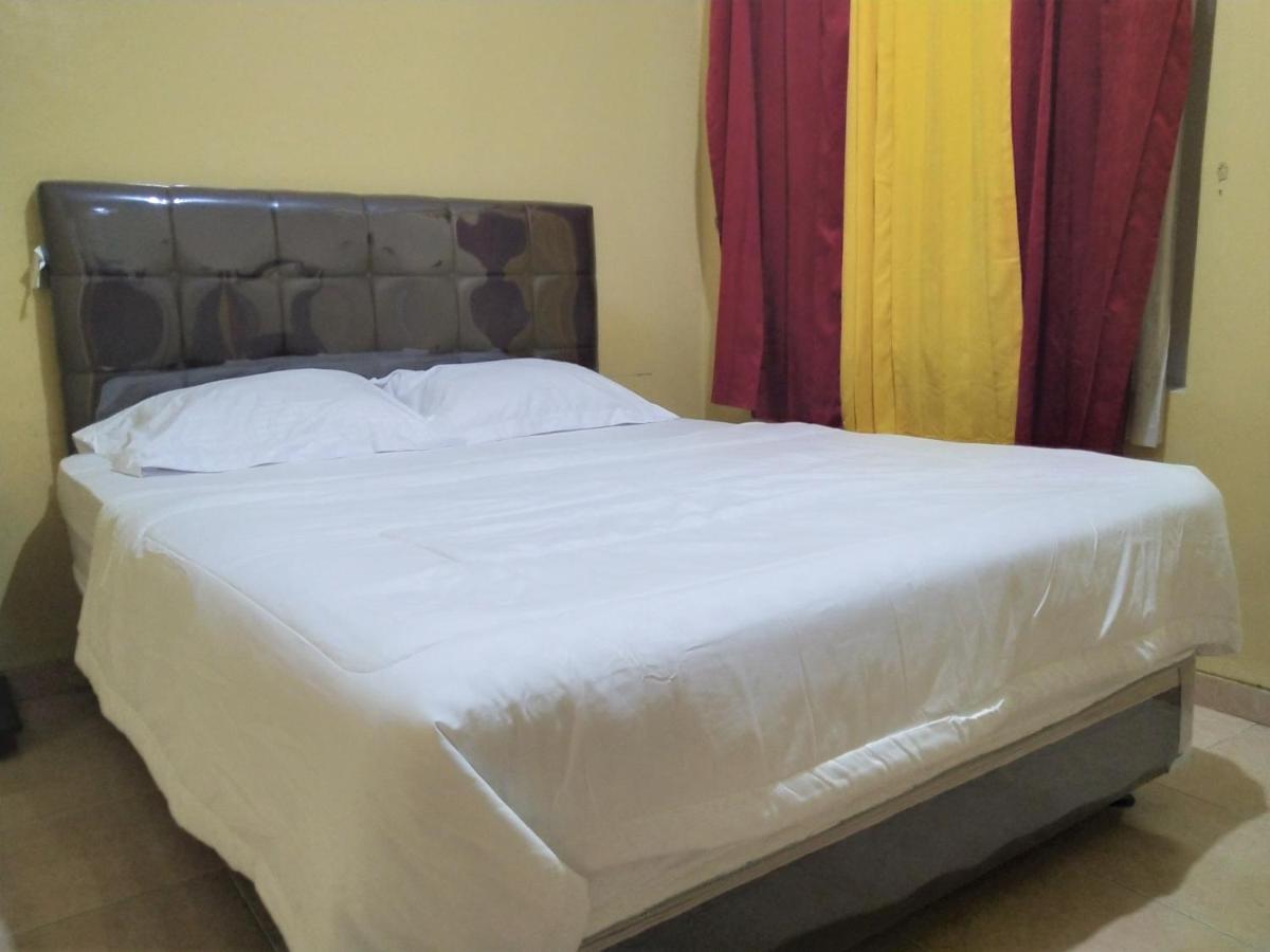 Hotel Pekalongan Syariah Mitra Reddoorz Exterior foto